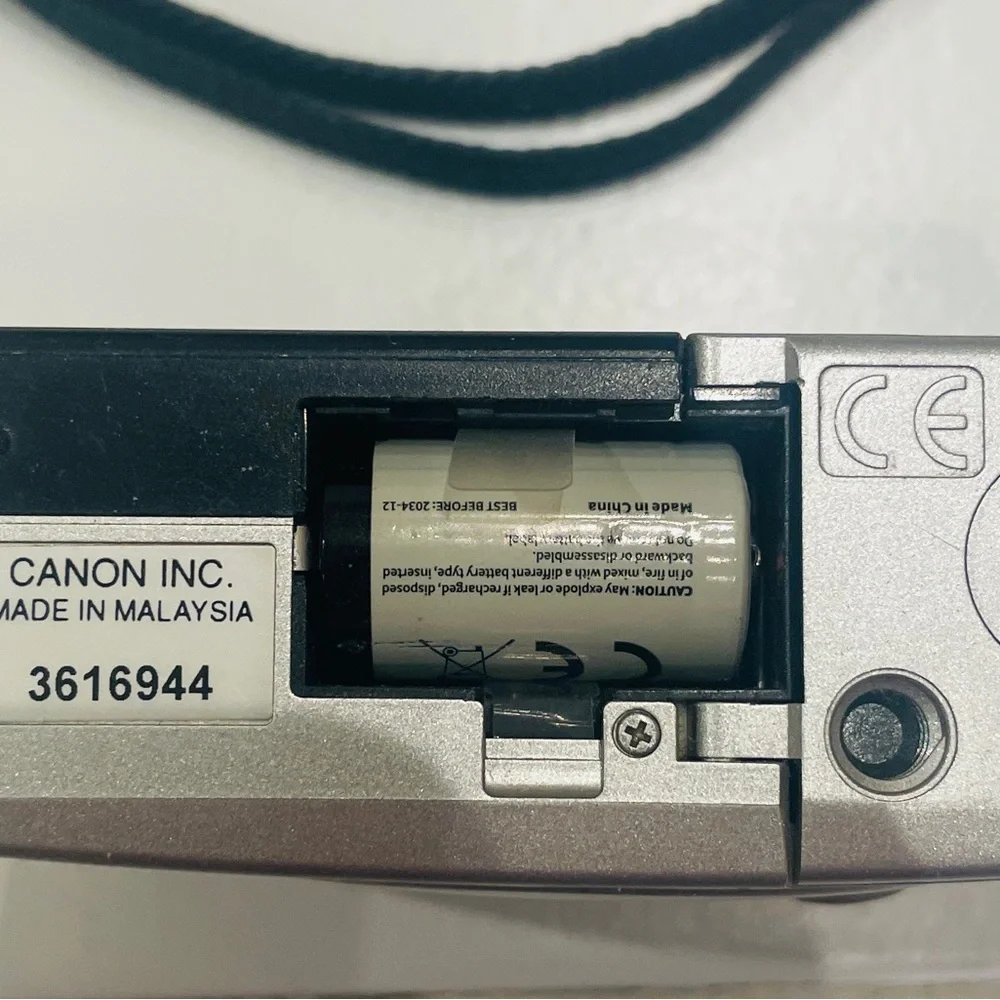 Canon ELPH LT 260 in Metallic Silver